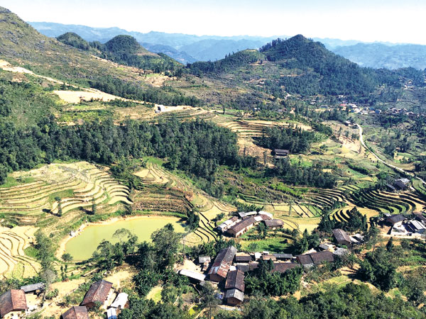 Núi rừng Hà Giang và những thửa ruộng bậc thang đẹp như tranh vẽ, thu hút du khách.