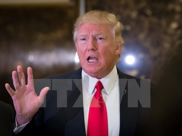 Tổng thống đắc cử Mỹ Donald Trump phát biểu với báo giới tại New York. (Nguồn: AFP/TTXVN)