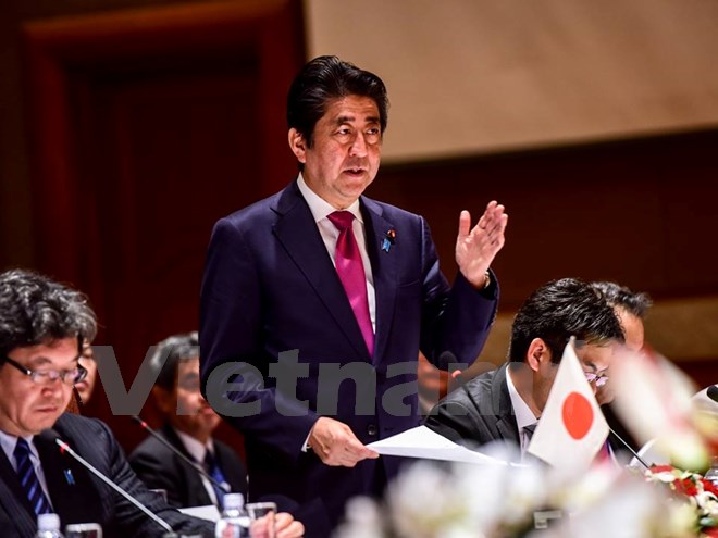 Thủ tướng Nhật Bản Shinzo Abe tham dự tọa đàm Việt-Nhật. (Ảnh: Minh Sơn/Vietnam+)
