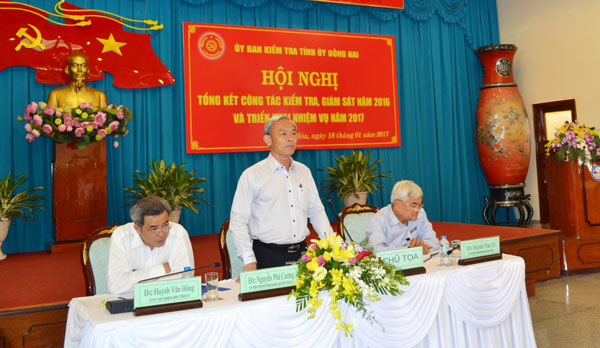 Đồng chí Nguyễn Phú Cường, Ủy viên Trung ương Đảng, Bí thư Tỉnh ủy phát biểu tại hội nghị