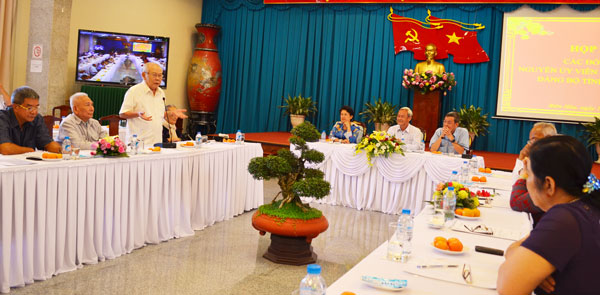 Nguyên Chủ tịch UBND tỉnh Huỳnh Văn Bình phát biểu tại buổi họp mặt. Ảnh: P.Hằng