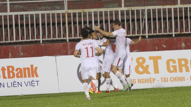 Đội bóng của Lê Công Vinh lần đầu tiên hưởng niềm vui chiến thắng tại V-League năm nay (ảnh: Trọng Vũ)