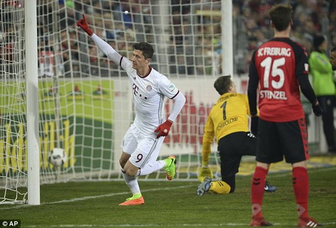 Lewandowski giúp Bayern giành chiến thắng. (Nguồn: AP)