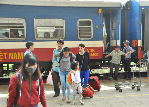 Tại ga Biên Hòa, tàu khách đưa người dân trở lại Đồng Nai hoạt động bình thường và đúng lịch trình.