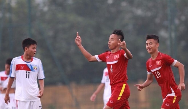 Việt Nam U16 team seen in a recent international match. There are nine U16 footballers called into the national U18 football team to prepare for the international U18 football tournament in China on February 16-24. — Photo ole.vn  Read more at http://vietnamnews.vn/sports/350514/u18-team-prepares-for-three-tournaments.html#fX1yLbFH8fW6f4uh.99