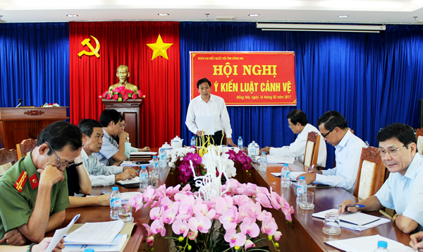 Ông Bùi Xuân Thống, Phó trưởng đoàn Đại biểu Quốc hội tỉnh đã chủ trì hội nghị.