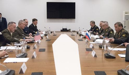 Cuộc họp giữa Tướng Joe Dunford và Đại tướng Valery Gerasimov ngày 16/2. Ảnh: defense.gov
