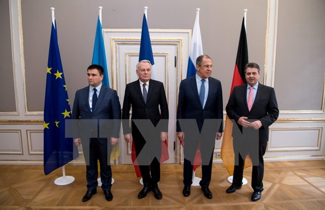 Ngoại trưởng các nước thuộc Nhóm Bộ tứ Normandy (từ trái sang): Ukraine - Pavlo Klimkin, Pháp - Jean-Marc Ayrault, Nga - Sergei Lavrov và Đức - Sigmar Gabriel sau cuộc đàm phán ở Munich ngày 18/2. (Nguồn: AFP/TTXVN)