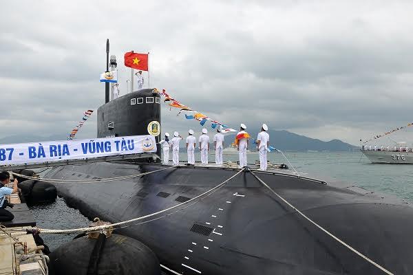 Nghi thức chào cờ trên tàu ngầm 187 - Bà Rịa-Vũng Tàu.