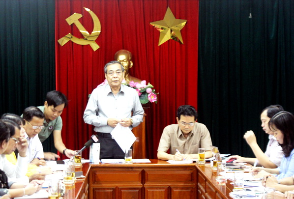 Đồng chí Trần Văn Tư, Phó bí thư thường trực Tỉnh ủy phát biểu chỉ đạo tại cuộc họp