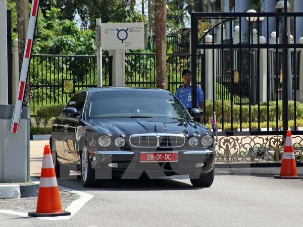 Xe chở Đại sứ Triều Tiên Kang Chol rời Bộ Ngoại giao Malaysia ở Kuala Lumpur ngày 20/2 vừa qua. (Ảnh: EPA/TTXVN)