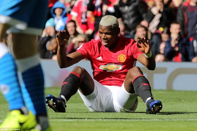 Paul Pogba không thể giúp M.U tránh khỏi trận hòa trên sân nhà. (Nguồn: Daily Mail)