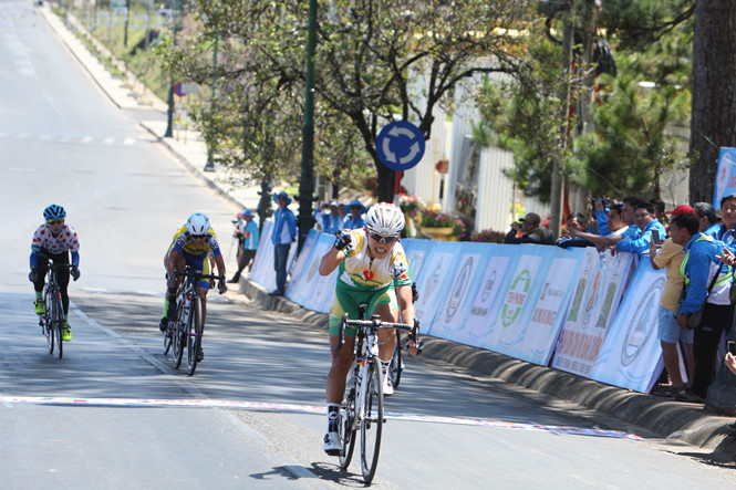 Nguyễn Thị Thật xuất sắc thắng chặng 3 Giải xe đạp nữ quốc tế Bình Dương mở rộng 2017