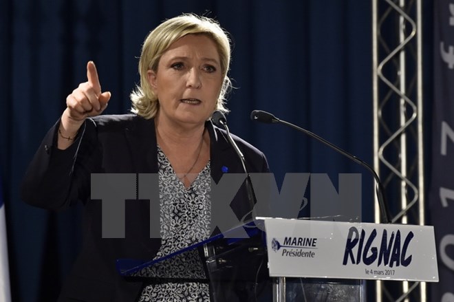  Ứng viên tranh cử Tổng thống Pháp Marine Le Pen trong chiến dịch vận động tranh cử ở Rignac, miền Nam Pháp ngày 4/3. (Nguồn: AFP/TTXVN)