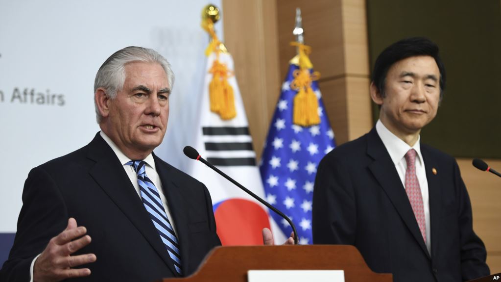Ngoại trưởng Hoa Kỳ Tillerson (trái) và Ngoại Trưởng Hàn Quốc Yun Byung-se tại Seoul, Hàn Quốc, ngày 17-3