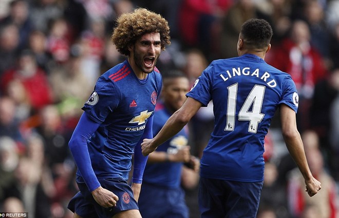 Marouane Fellaini và Jesse Lingard cùng lập công mang chiến thắng về cho Manchester United. (Nguồn: Reuters)