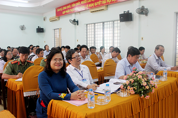 Phó chủ tịch UBND tỉnh Nguyễn Hòa Hiệp tham dự hội nghị.