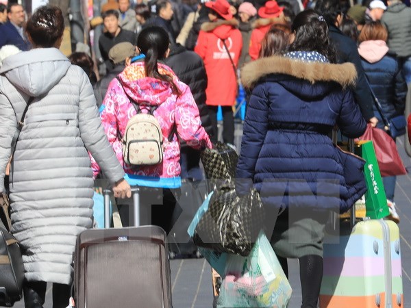 Khách du lịch Trung Quốc tại phố Myeongdong ở Seoul, Hàn Quốc. (Nguồn: YONHAP/TTXVN)