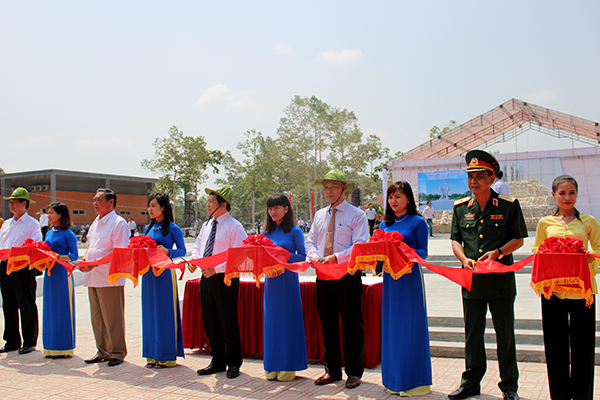 Bí thư Tỉnh ủy Đồng Nai Nguyễn Phú Cường cùng dự lễ kỷ niệm và cắt băng khánh thành giai đoạn 1 khu Di tích Quốc gia đặc biệt Bộ Chỉ huy miền Tà Thiết.