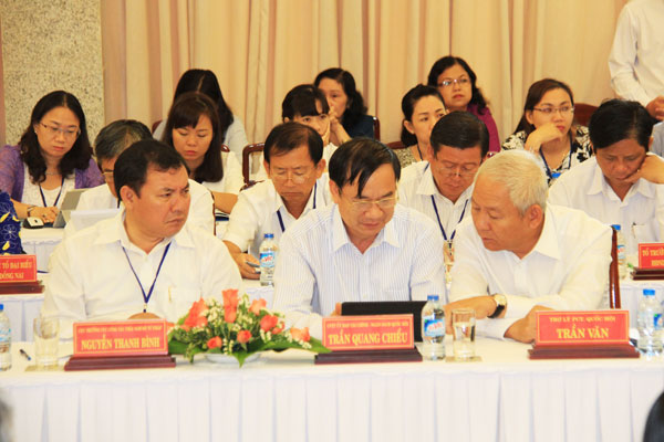  Các đại biểu thuộc các ủy ban của Quốc hội dự hội nghị