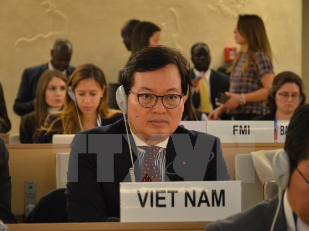Đại sứ đặc mệnh toàn quyền Dương Chí Dũng, Trưởng Phái đoàn thường trực Việt Nam tại Liên hợp quốc tham dự Kỳ họp lần thứ 34 Hội đồng Nhân quyền của LHQ. (Ảnh: Hoàng Hoa /TTXVN)