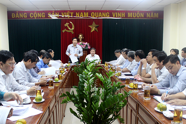 Phó trưởng đoàn chuyên trách Đoàn đại biểu Quốc hội tỉnh Bùi Xuân Thống phát biểu tại buổi giám sát.