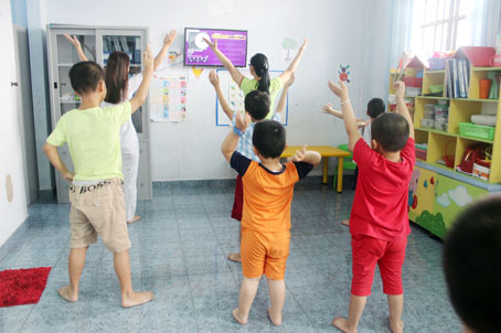 Một tiết tập múa của các học viên ở Trung tâm hỗ trợ phát triển giáo dục hòa nhập trẻ tự kỷ Hoàng Đức. Ảnh: Đ.Ngọc