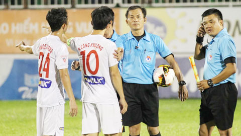  lãnh đạo CLB HAGL phản ứng dữ dội sau trận thua ngược FLC Thanh Hóa