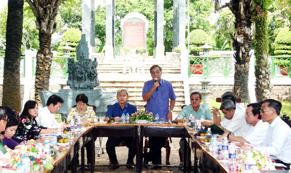Tập thể Ban Thường vụ Tỉnh ủy làm việc với lãnh đạo huyện Trảng Bom cùng các cơ quan liên quan về thiết kế mô hình Cụm tượng đài di tích căn cứ Tỉnh ủy Biên Hòa - U1