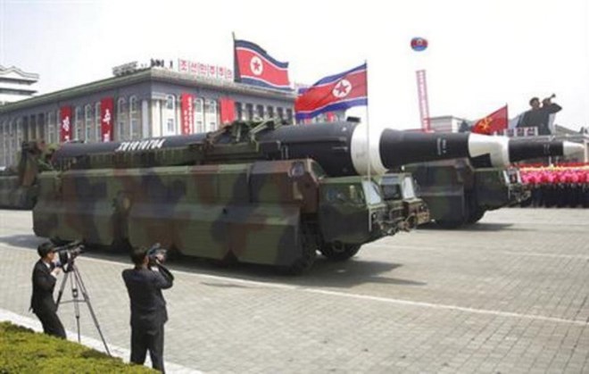 Một trong những loại tên lửa của Triều Tiên tại lễ diễu binh sáng 15/4. (Nguồn: BBC)