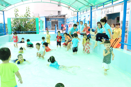 Hồ bơi có diện tích nhỏ 5x10m do Trường mầm non Đam Ri (phường Quang Vinh, TP.Biên Hòa) xây dựng cho trẻ em làm quen với học bơi.