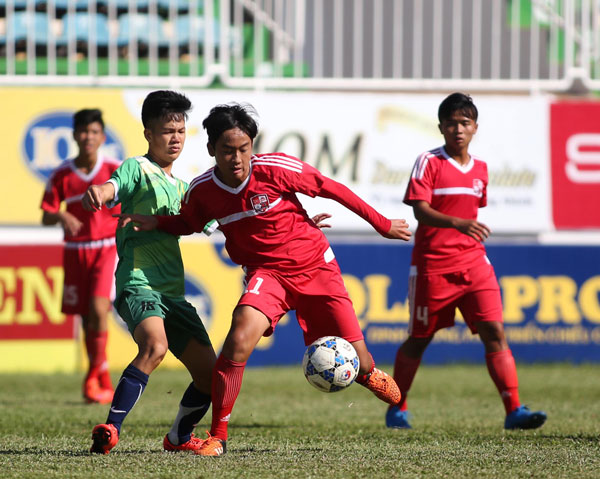 Đồng Nai (áo đỏ) giành trọn vẹn 3 điểm trước Đắk Lắk.