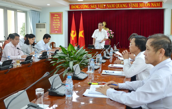 Đồng chí Trần Văn Tư, Phó bí thư thường trực Tỉnh ủy phát biểu chỉ đạo tại hội nghị