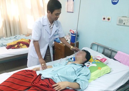 Một bệnh nhân bị thủy đậu đang điều trị tại Khoa Nhiễm Bệnh viện đa khoa Đồng Nai.