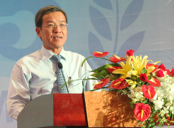 Chủ tịch UBND tỉnh Đinh Quốc Thái phát biểu tại buổi lễ.      