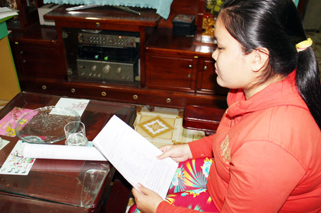 Chị Hồ Thị Thanh Thủy khổ tâm vì phải nhờ pháp luật can thiệp việc tranh quyền nuôi con với mẹ của chị.