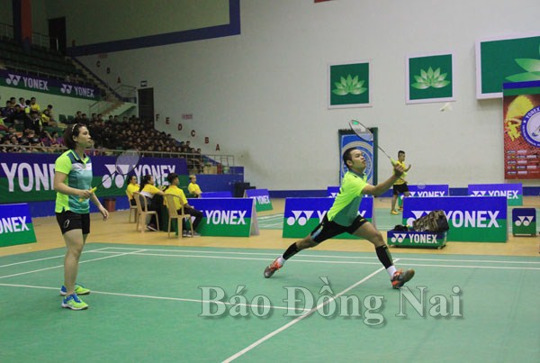 Đôi Kim Thuận – Kim Ngân (Đồng Nai) ngược dòng thắng 2-1 trước đôi người Đà Nẵng trong ngày khai mạc.