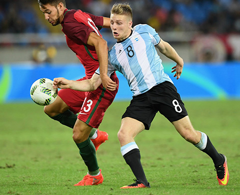 Tiền vệ đội trưởng Santiago Ascacibar (số 8) của U.20 Argentina được định giá 7,5 triệu euro.