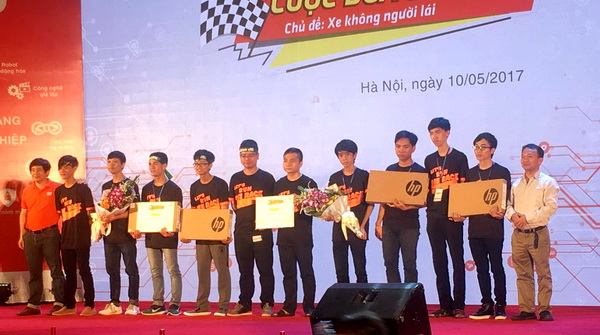 Đội tuyển LHU Racing 304 Trường đại học Lạc Hồng đã giành được giải ba của cuộc thi (Ảnh: HL)