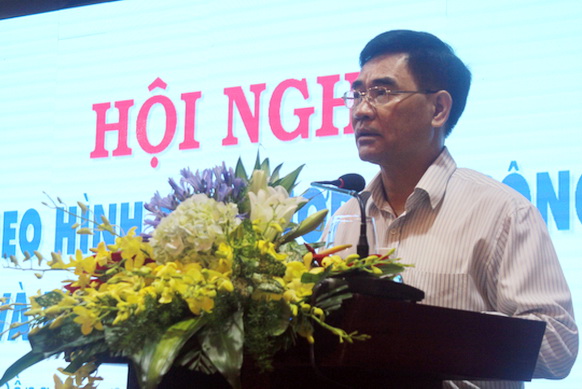 Phó chủ tịch UBND tỉnh Trần Văn Vĩnh phát biểu tại hội nghị.