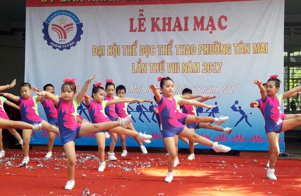 Thể dục đồng diễn tại lễ khai mạc phường Tân Mai