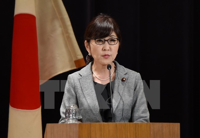 Bộ trưởng Quốc phòng Nhật Bản Tomomi Inada trong cuộc họp báo tại Tokyo ngày 29/4. (Nguồn: Kyodo/TTXVN)