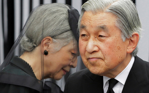 Vợ chống Nhật hoàng Akihito. Ảnh: IBTimes.