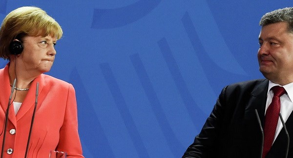 Thủ tướng Đức Angela Merkel và Tổng thống Ukraine Petro Poroshenko. (Nguồn: AFP)