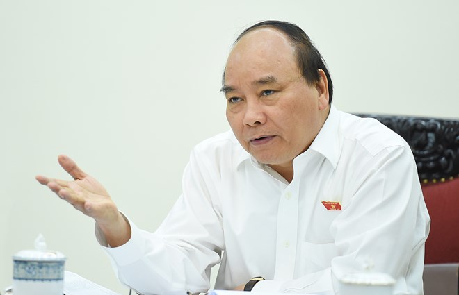 Thủ tướng Nguyễn Xuân Phúc chủ trì cuộc họp với các bộ, ngành về các kịch bản tăng trưởng năm 2017. (Nguồn: Chinhphu.vn)
