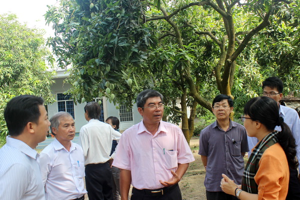 Đoàn giám sát HĐND tỉnh làm việc tại Hợp tác xã Xoài Suối Lớn (huyện Xuân Lộc).