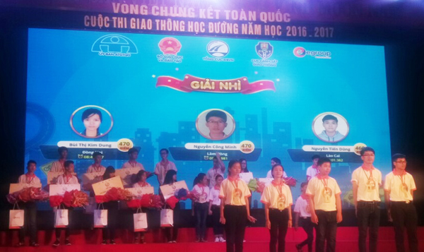 Em Bùi Thị Kim Dung (Đồng Nai) giành giải Nhì cấp THPT cuộc thi “Giao thông học đường” năm học 2016-2017. (Ảnh: CTV)