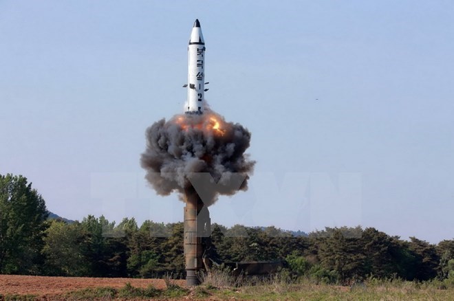 Tên lửa đạn đạo đất đối đất tầm trung Pukguksong-2 được phóng thử từ vùng Pukchang thuộc một tỉnh miền tây Triều Tiên (ảnh do Hãng thông tấn KCNA của Triều Tiên đăng phát ngày 22/5). (Nguồn: AFP/TTXVN)