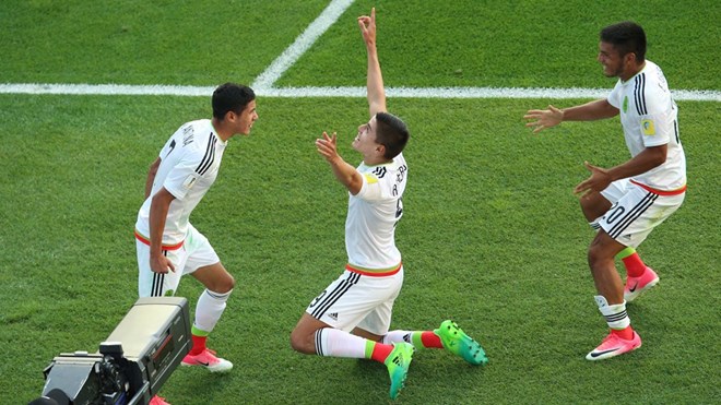 Ronaldo Morell (giữa) đưa U20 Mexico vào tứ kết. (Nguồn: Getty Images)
