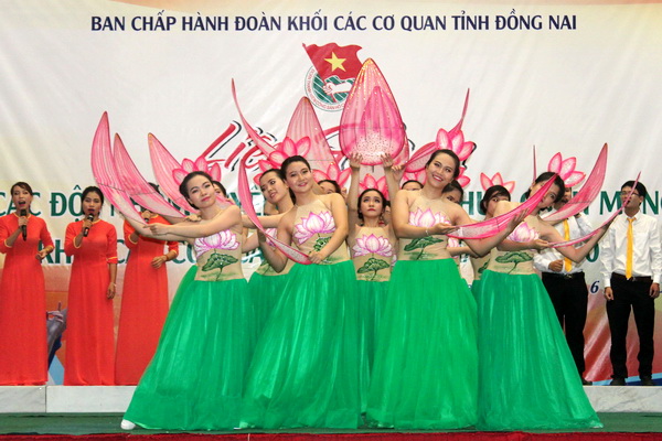 Một tiết mục múa tham gia liên hoan của đơn vị Bệnh viện Nhi đồng Đồng Nai 